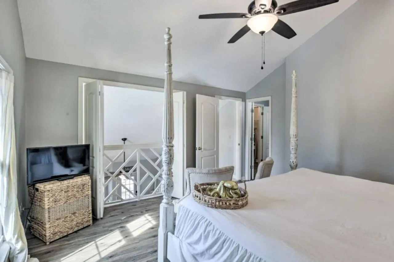 Cozy Beach Condo Panama City Beach Holiday home